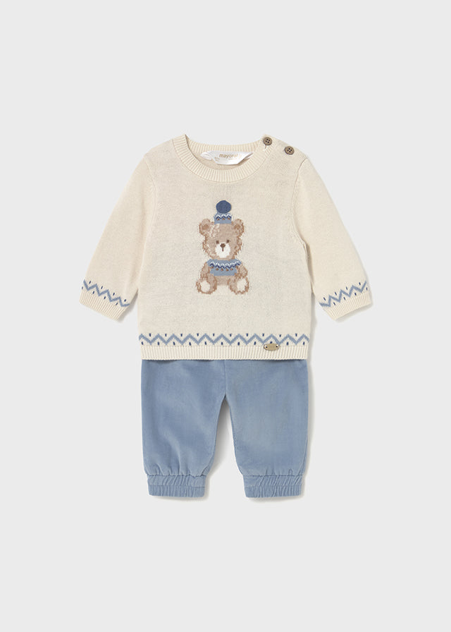 Conjunto de jersey y pantalón.