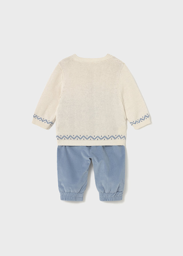 Conjunto de jersey y pantalón.