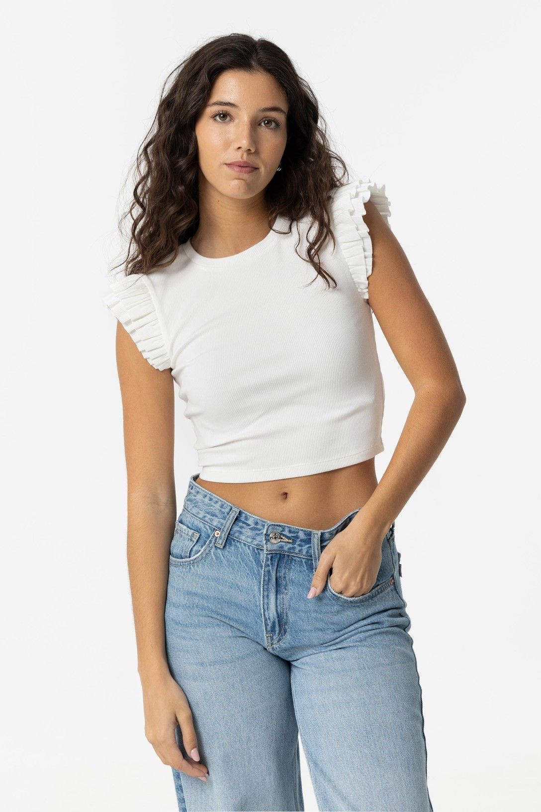 Camiseta volantes blanca.