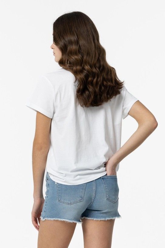Camiseta manga corta blanca.