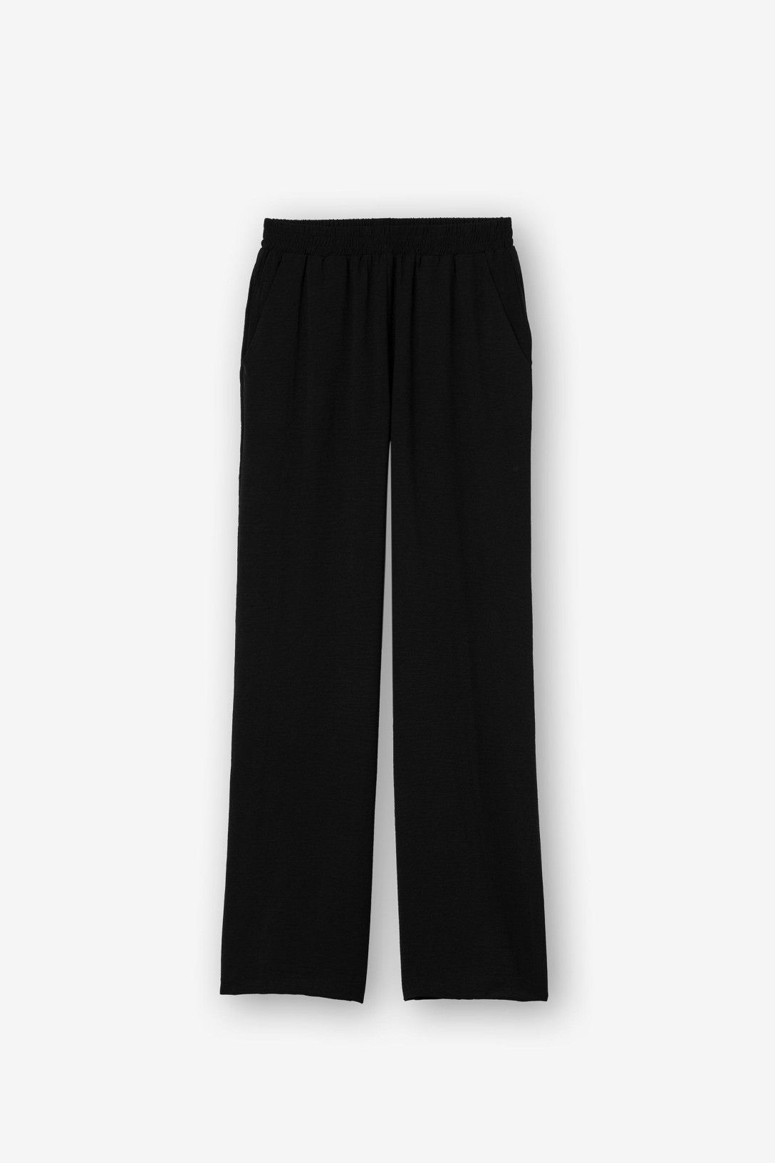 Pantalón fluido.