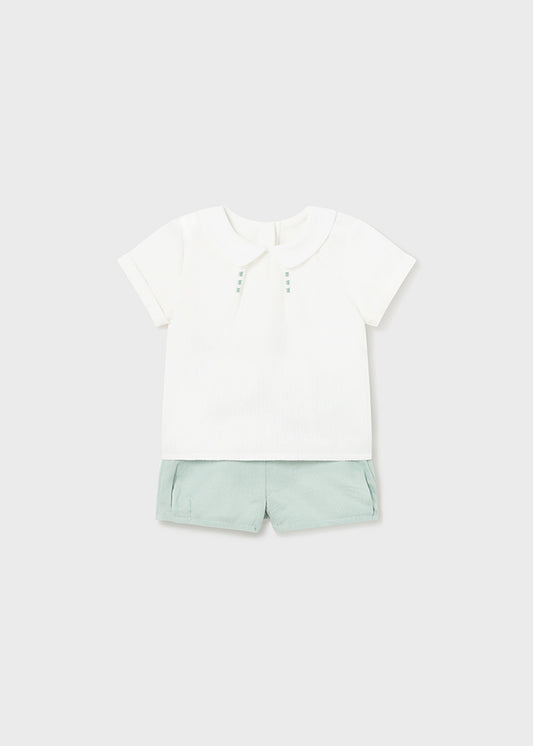 Conjunto pantalón y camisa.