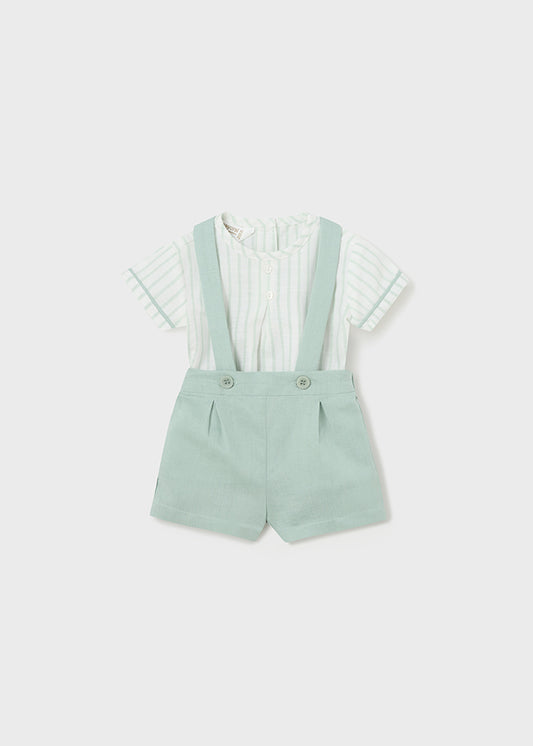 Conjunto peto corto y camisa.