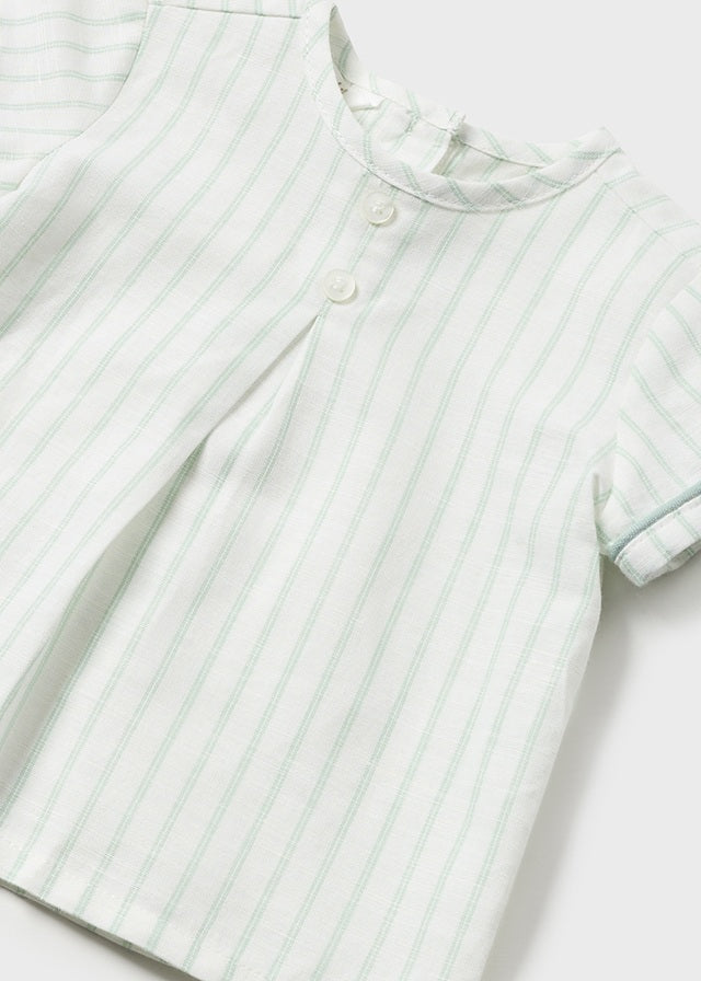 Conjunto peto corto y camisa.