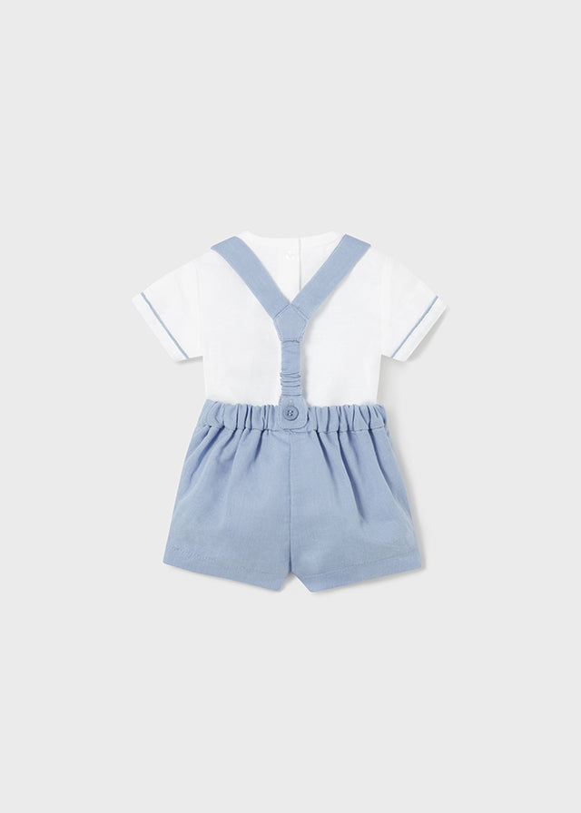 Conjunto peto corto y camisa.