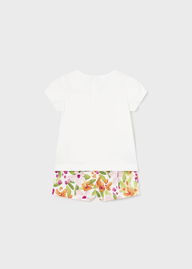 Conjunto camiseta y bermuda.