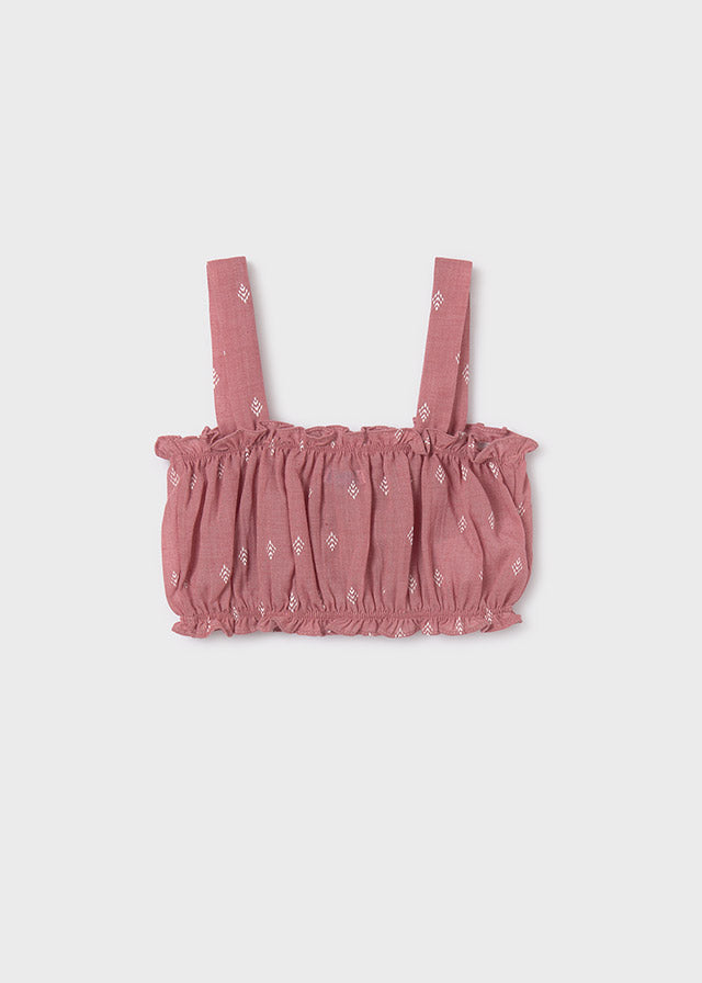 Blusa en manga corta y top fruncido en tono rosado.