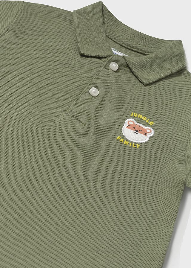 Polo verde con cuello