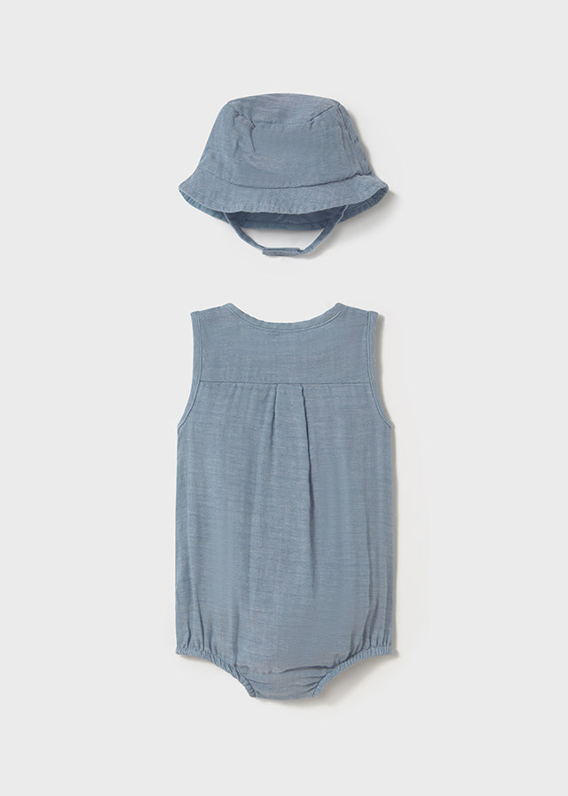 Pelele con gorro color denim.