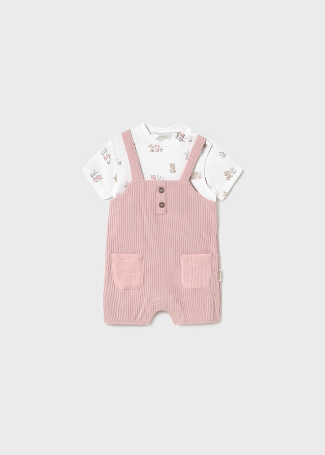 Pelele peto en color rosa.