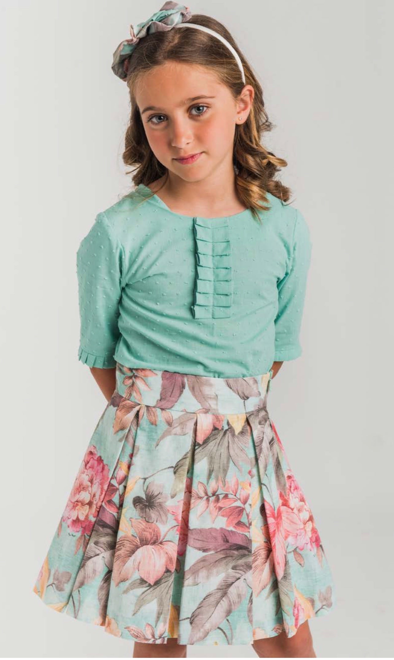 Conjunto blusa y falda