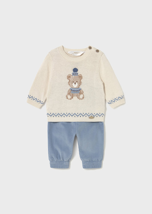 Conjunto de jersey y pantalón.