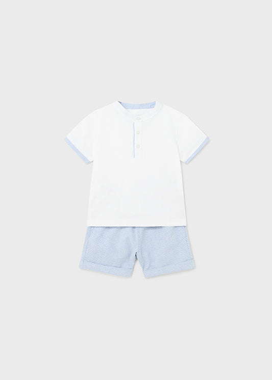 Conjunto polo y bermuda.