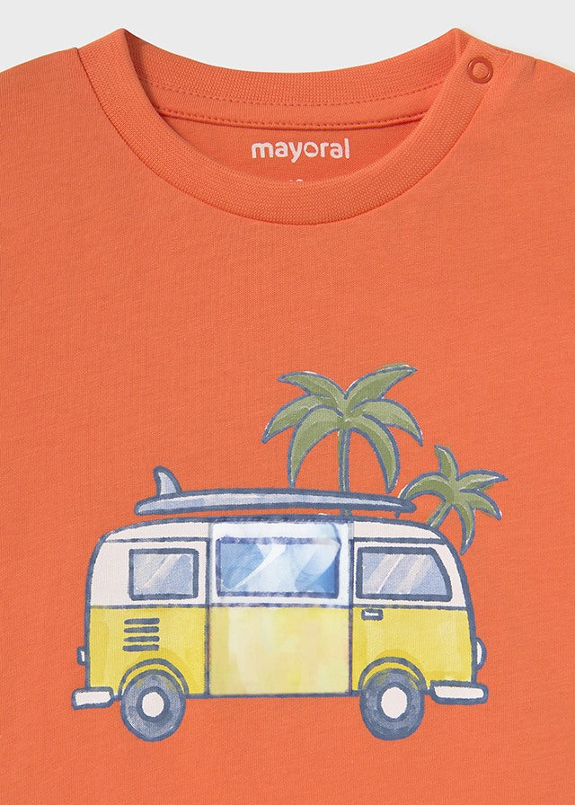 Camiseta autobus naranja.