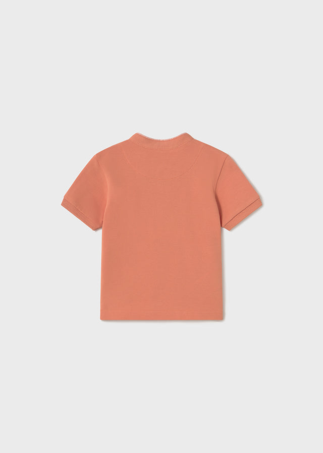 Polo cuello mao color melocotón.